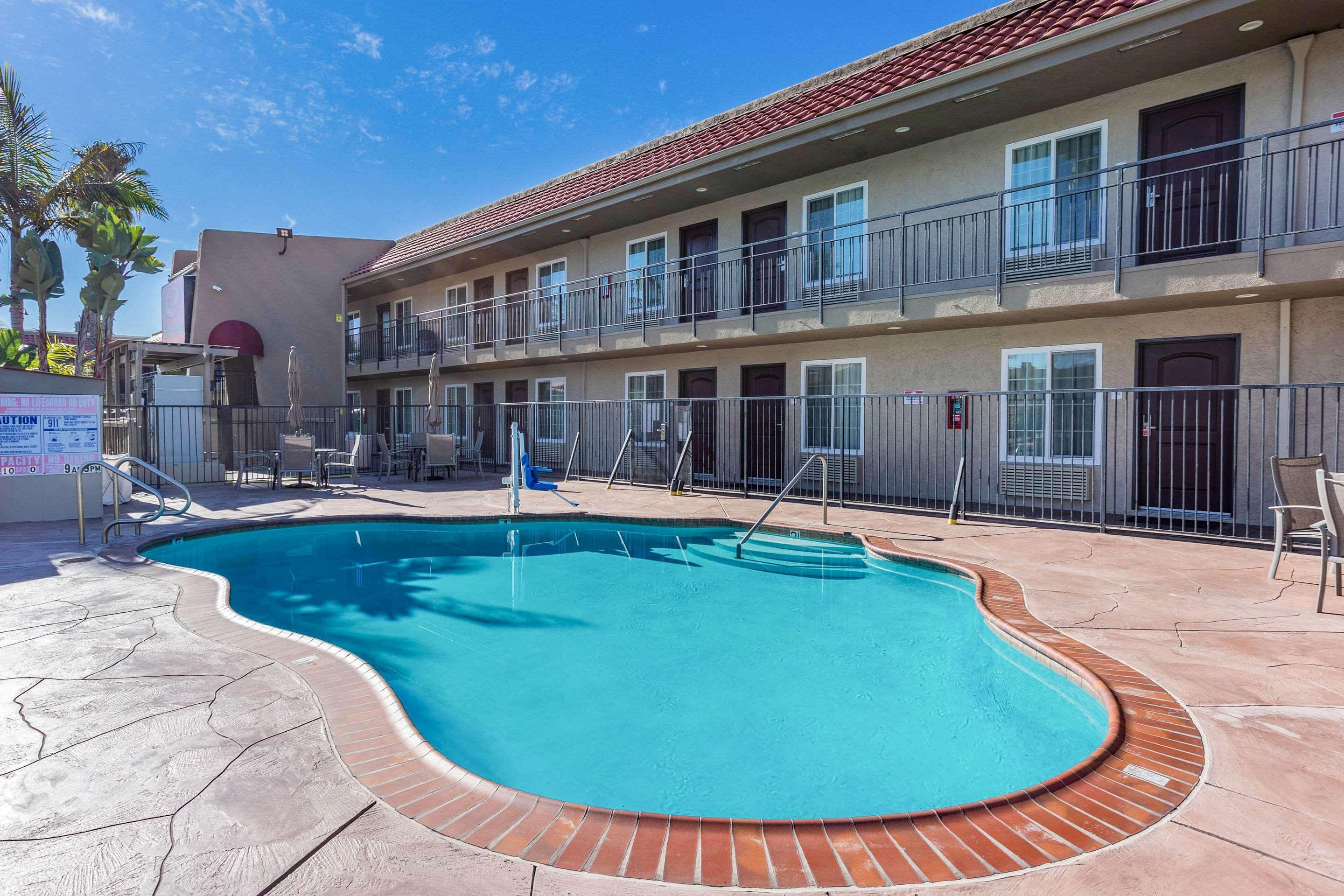 Econo Lodge Inn & Suites Escondido Downtown Exterior photo